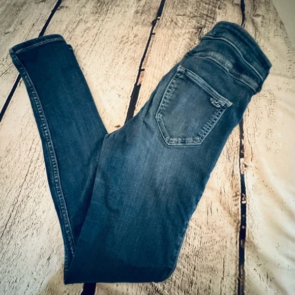 Hollister High-Rise Blue Jean Leggings - Picture 4 of 5